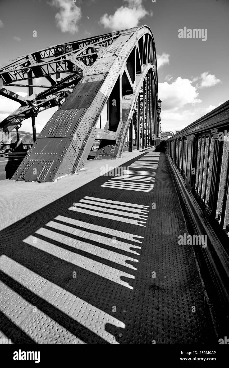 Newcastle upon tyne night Black and White Stock Photos & Images Alamy