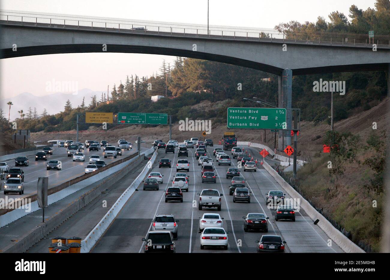 Directions To The 15 Freeway Mulholland Bridge High Resolution Stock Photography And Images - Alamy