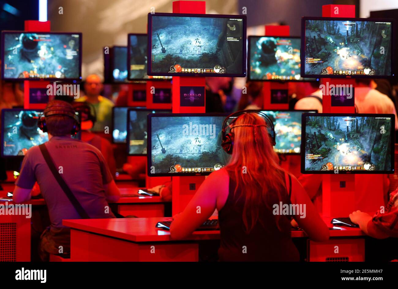 Blizzard entertainment games hi-res stock photography and images - Alamy