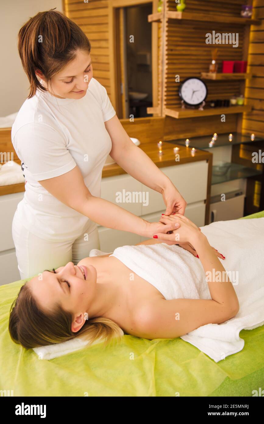 https://c8.alamy.com/comp/2E5MNRJ/beautiful-young-woman-receiving-hands-and-wrist-massage-in-a-spa-center-2E5MNRJ.jpg