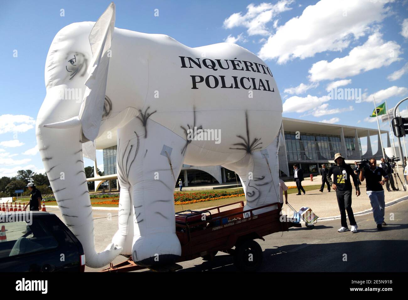 Federal police walk with an inflatable elephant to represent what they say is slowness in police investigation procedures during the 'March for Reform of the Federal Police' in front of Planalto Palace in Brasilia July 16, 2013. The protesters demanded changes in the structure and modernization of criminal investigations. REUTERS/Ueslei Marcelino (BRAZIL - Tags: BUSINESS EMPLOYMENT CRIME LAW CIVIL UNREST) Stock Photo