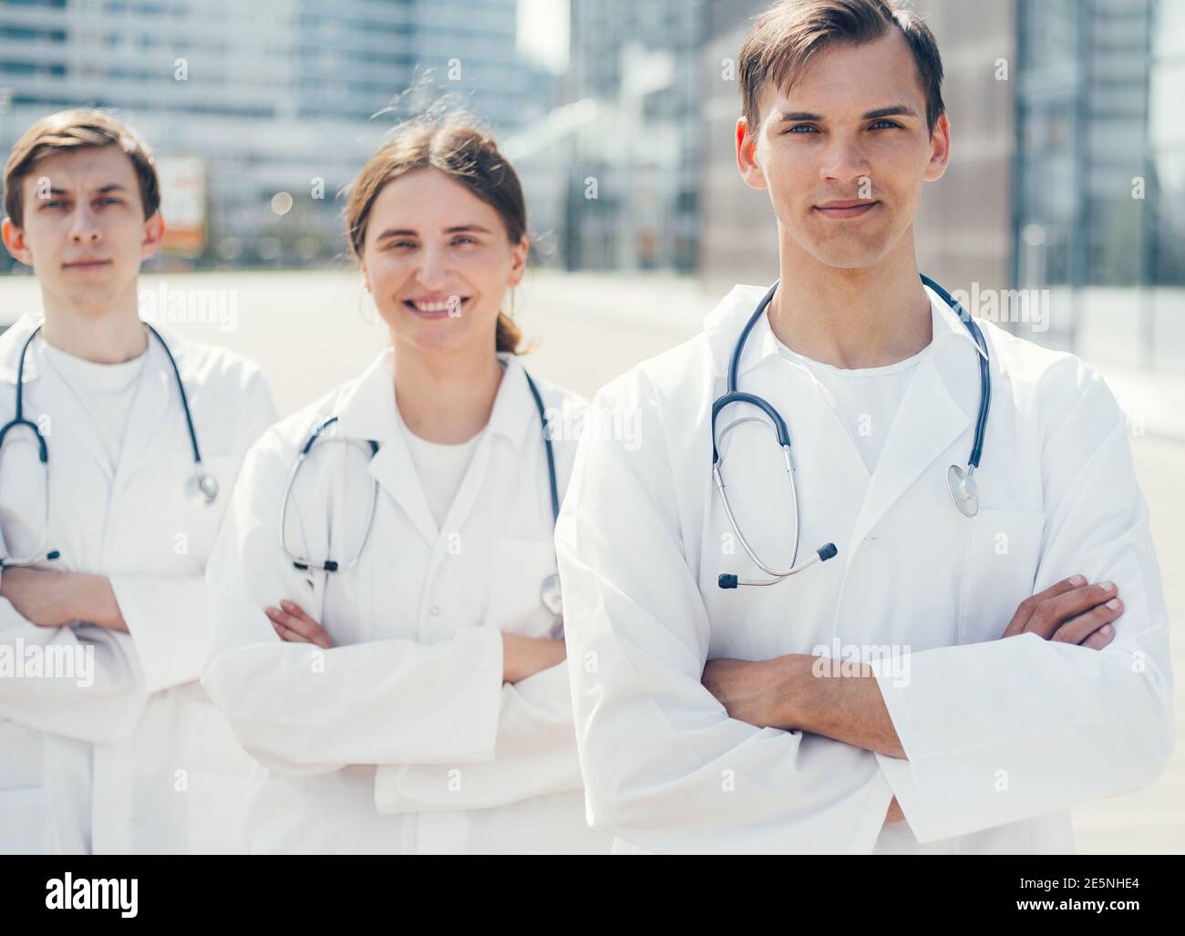 Group of medical professionals hi-res stock photography and images - Alamy
