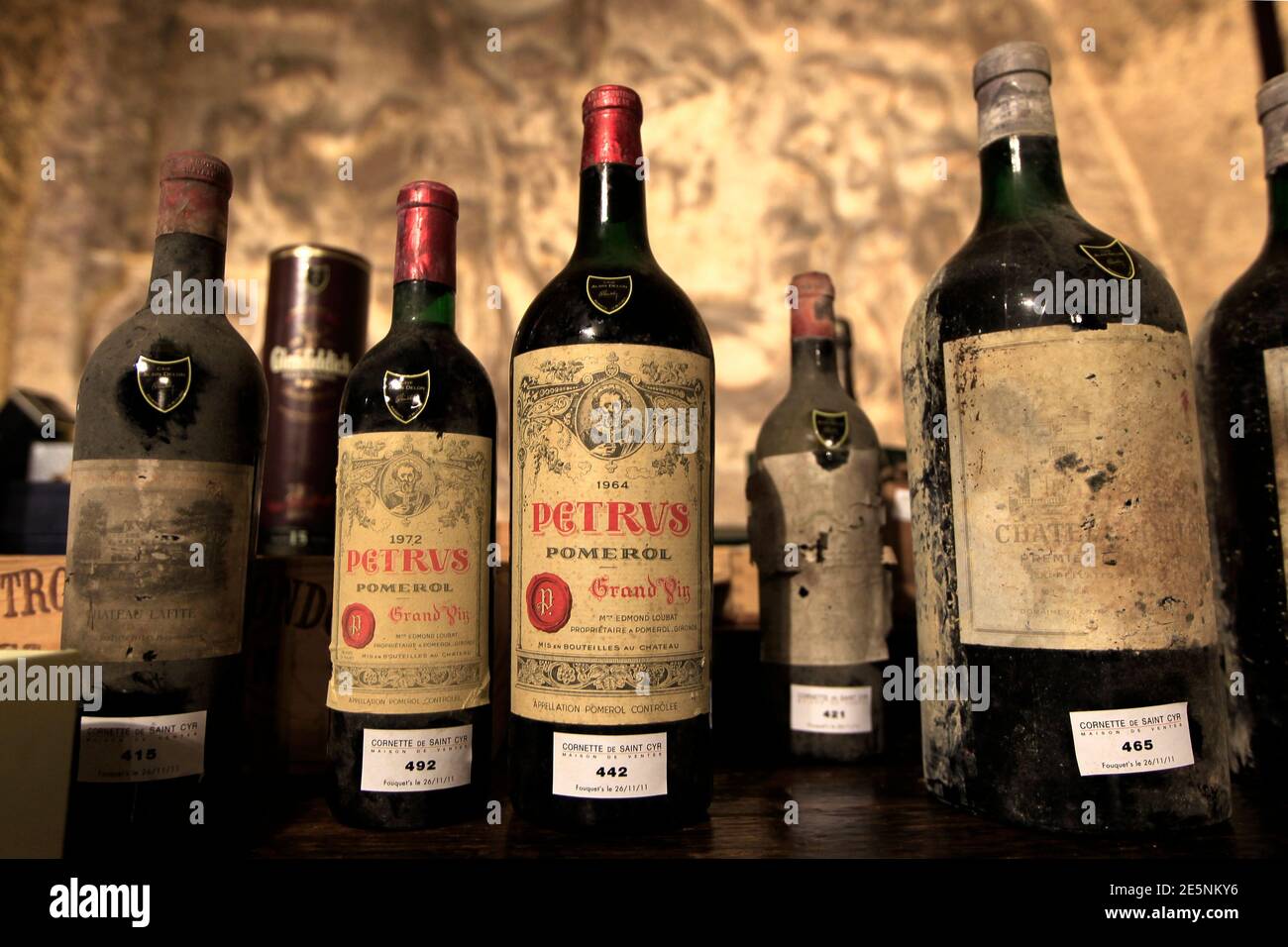 Double magnum wine hires stock photography and images Alamy