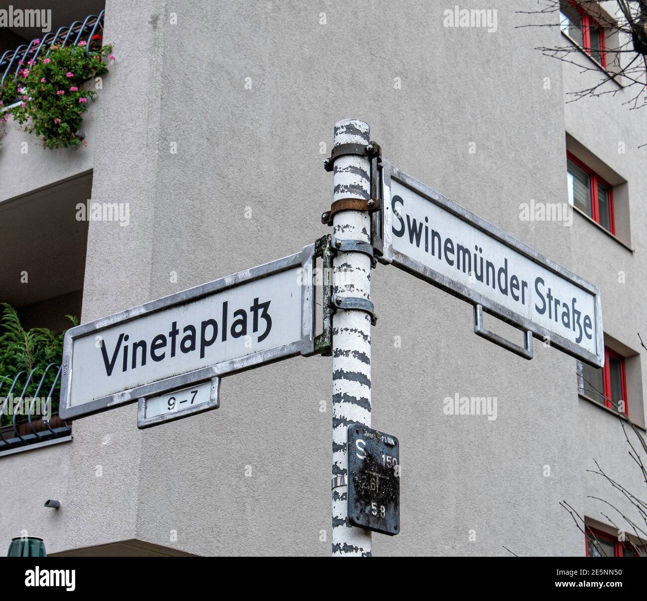 Steet sign post on corner of  Swinemünder Strasse, & Vinetaplatz,Gesundbrunnen, Mitte,Berlin Stock Photo