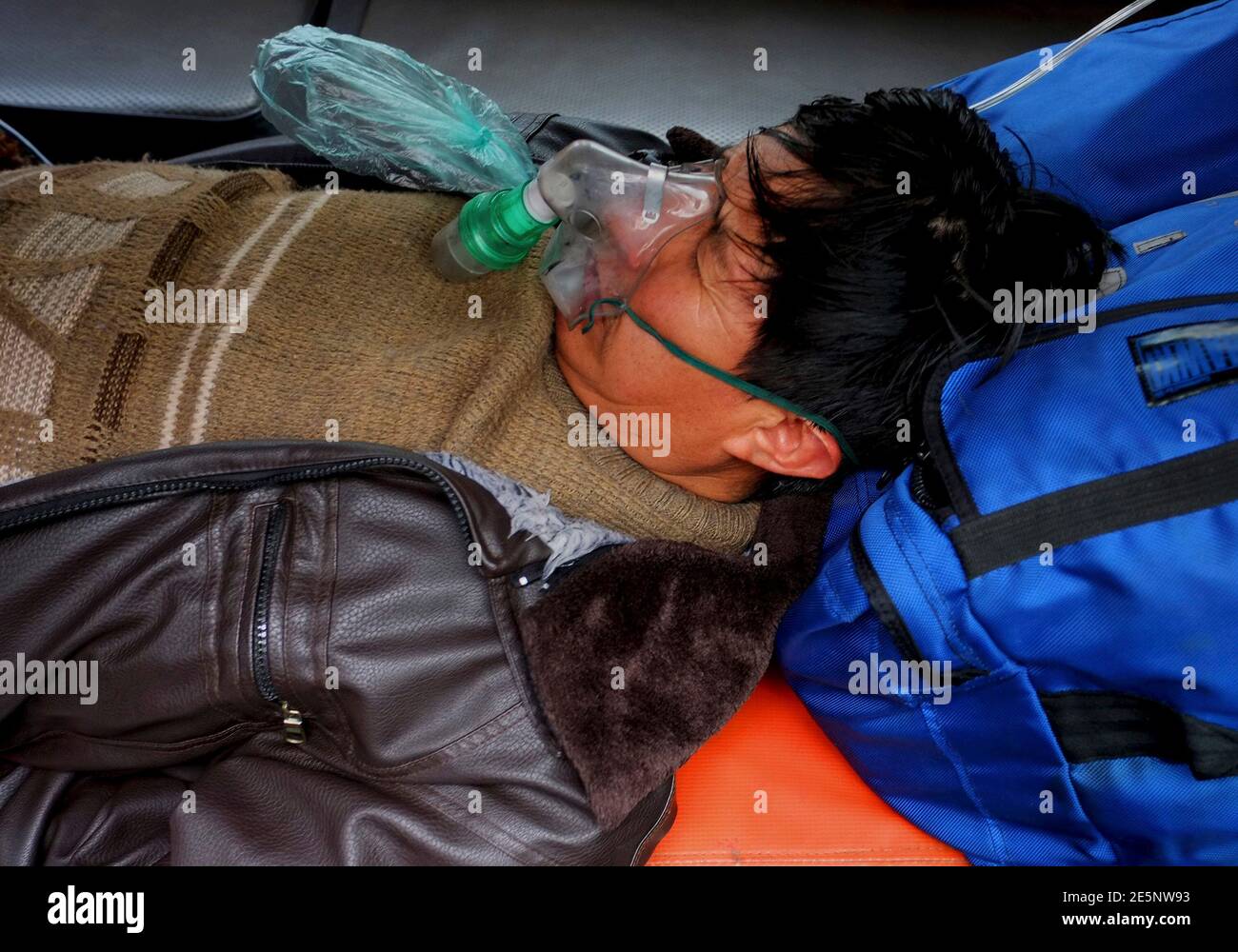 Indigenous leader Rafael Quispe, a former leader of Bolivia's CONAMAQ (National Council of Ayllus and Markas of Qullasuyu), receives oxygen after ending a hunger strike at the congress building in La Paz, October 7, 2013. The CONAMAQ, a confederation to politically represent certain indigenous communities, were protesting against the results of the last census, which caused the geographical region they represent to lose congressional seats for the next legislative elections in 2014, according to local media. The hunger strikers called off their protest on Monday, when it became clear their act Stock Photo