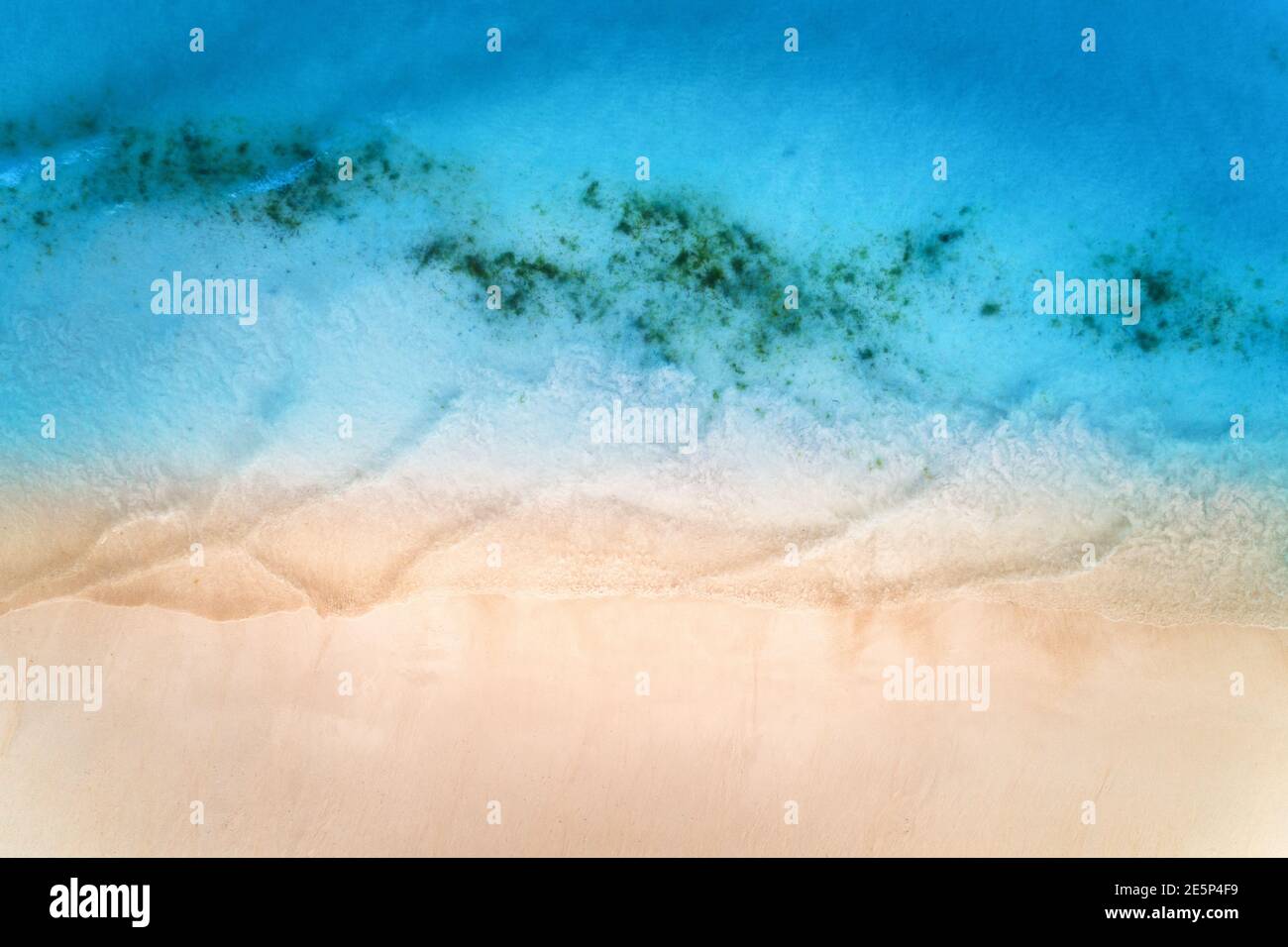 Empty sandy beach ocean waves hi-res stock photography and images - Alamy