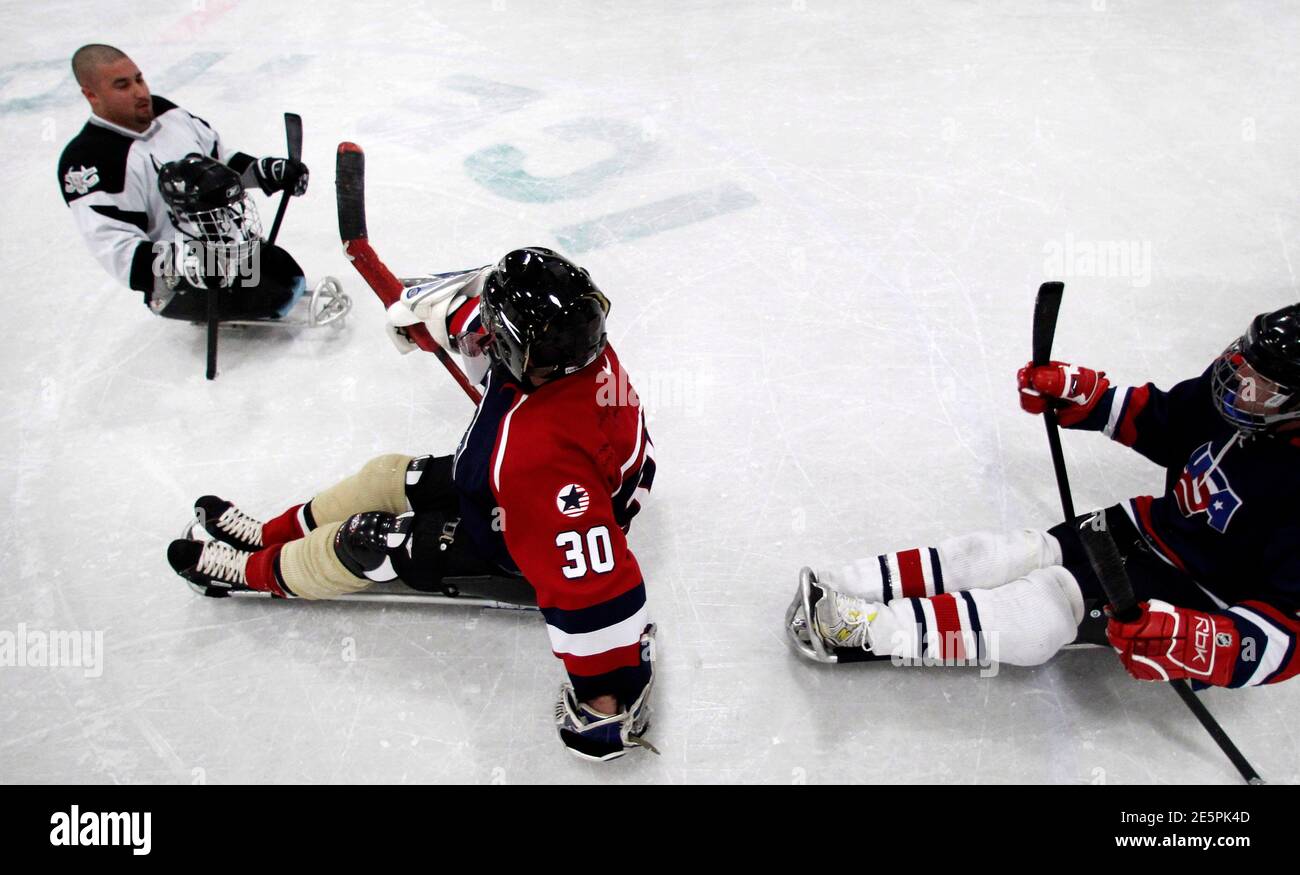 Hockey players legs hires stock photography and images Alamy