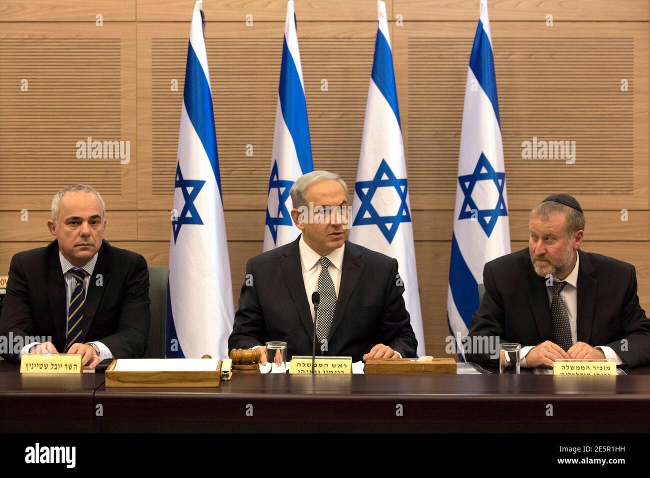 Israel's Prime Minister Benjamin Netanyahu (C) heads a cabinet meeting in Jerusalem July 24, 2014. Israel won a partial reprieve from the economic pain of its Gaza war on Thursday with the lifting of a U.S. ban on commercial flights to Tel Aviv, as fighting pushed the Palestinian death toll over 700. A truce remained elusive despite intensive mediation bids. Israel says it needs more time to eradicate cross-border tunnels used by Hamas for attacks, while the Palestinian Islamists demand the blockade on the Gaza Strip be lifted. REUTERS/Siegfried Modola (JERUSALEM - Tags: POLITICS CONFLICT) Stock Photo