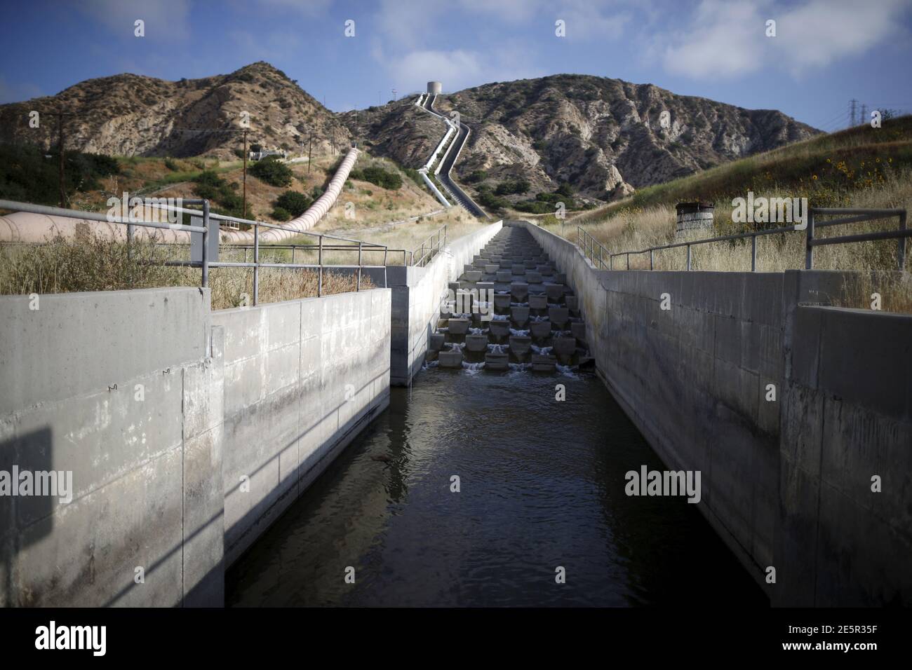Owens river los angeles aqueduct hires stock photography and images