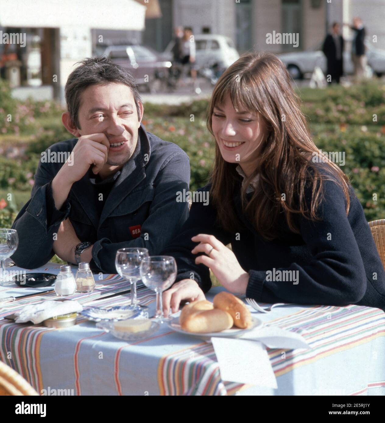 Street style, Jane Birkin arriving at Hermes Spring-Summer 2018 show held  at Palais de Chaillot, Paris, France, on October 2nd, 2017. Photo by  Marie-Paola Bertrand-Hillion/ABACAPRESS.COM Stock Photo - Alamy