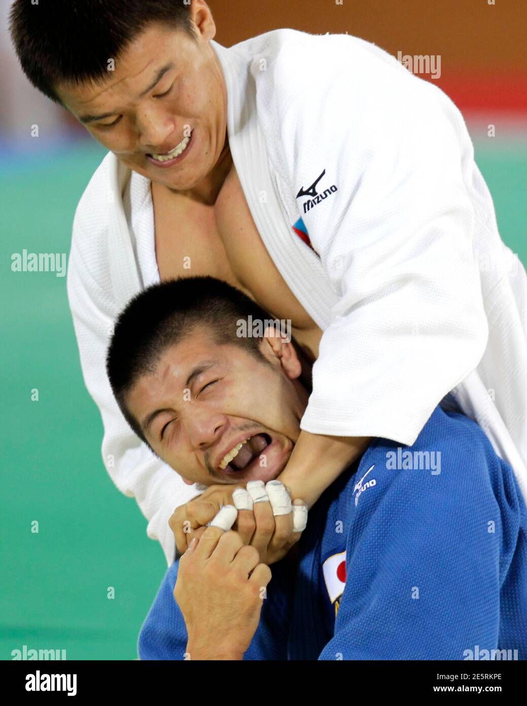 Mongolia's Uuganbaatar Otgonbaatar (top) competes with Japan's Masahiro Takamatsu during the men's -81kg judo competition at the 16th Asian Games in Guangzhou, Guangdong province, November 14, 2010.   REUTERS/Jason Lee (CHINA  - Tags: SPORT JUDO IMAGE OF THE DAY TOP PICTURE) Stock Photo