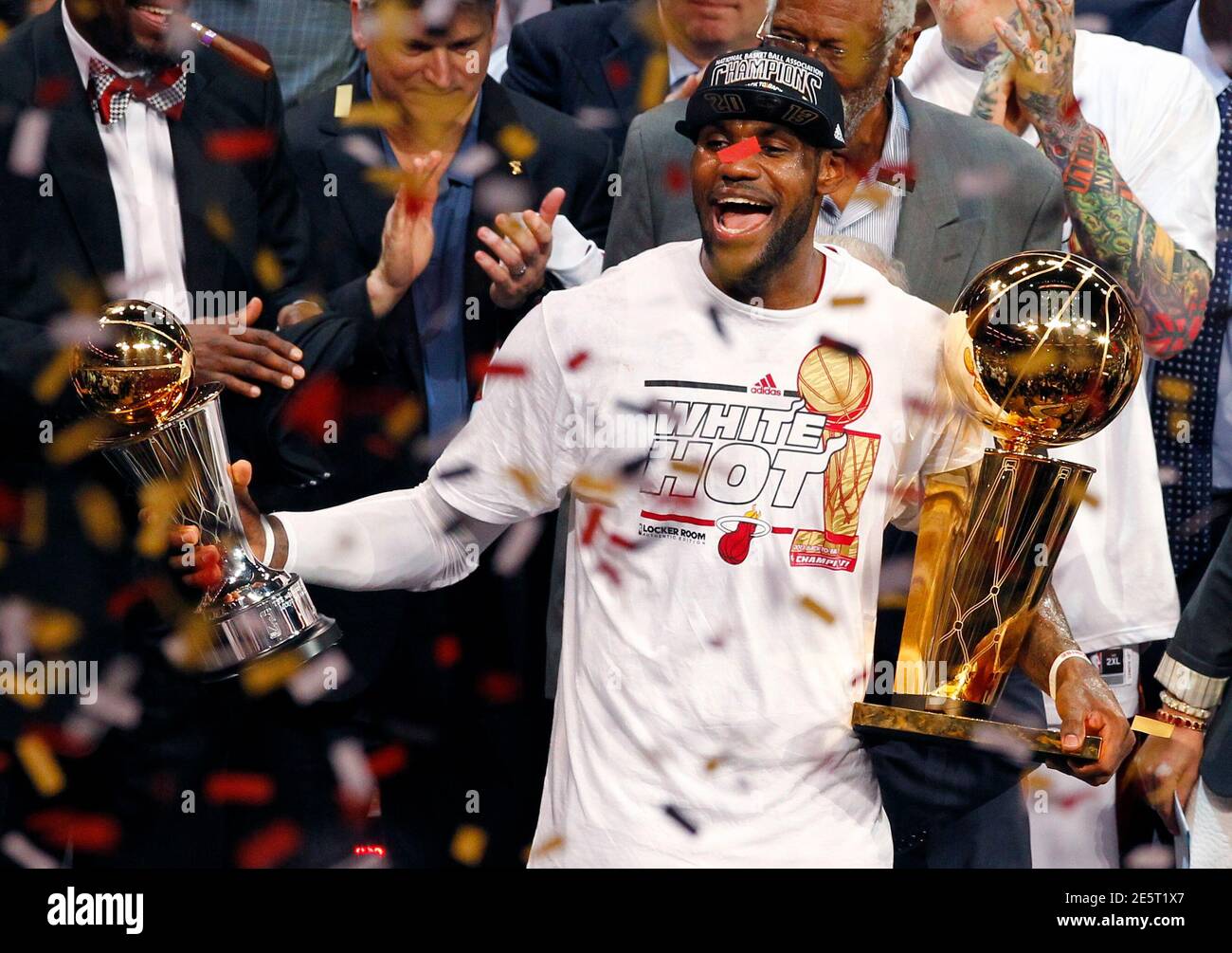 Lebron James Cool Wallpaper Cavs With Nba Finals Trophy Lebron Holding  Trophy Wallpaper Lebron 4th Championship, image size:1300x1005