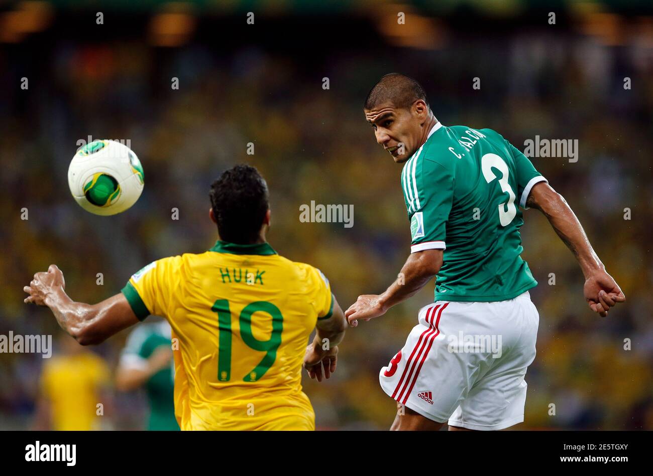 Brazil's Hulk (L) fights for the ball with Mexico's Carlos Salcido during  their Confederations Cup Group A soccer match at the Estadio Castelao in  Fortaleza June 19, 2013. REUTERS/Jorge Silva (BRAZIL -