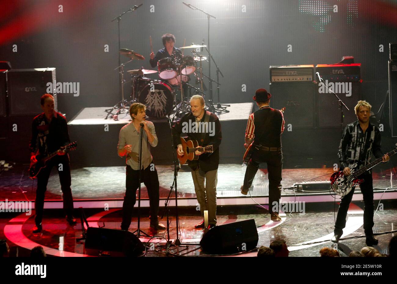Hannes Wader (C) and German band Die Toten Hosen perform during the Echo  music awards ceremony