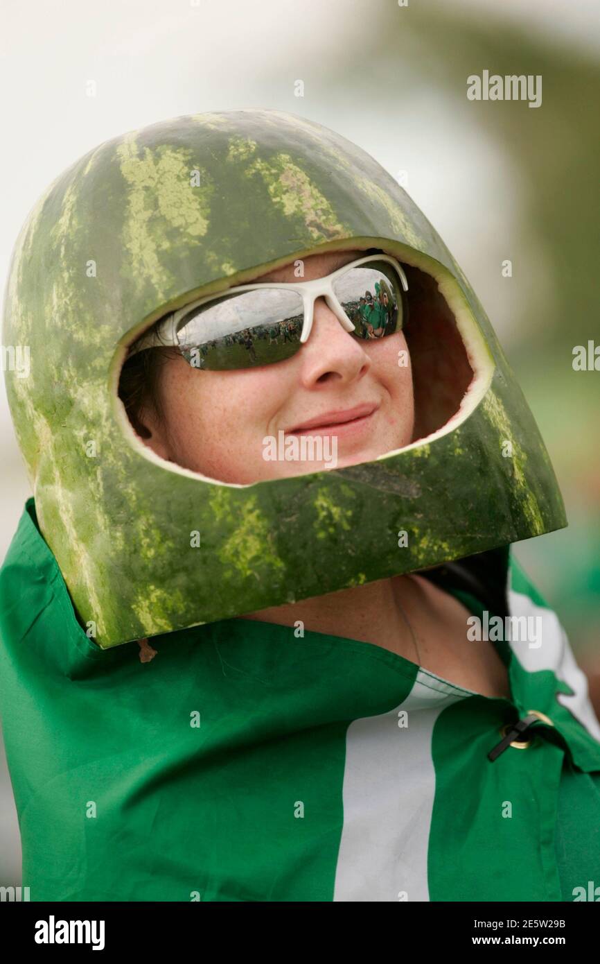 Saskatchewan roughriders helmet hires stock photography and images Alamy