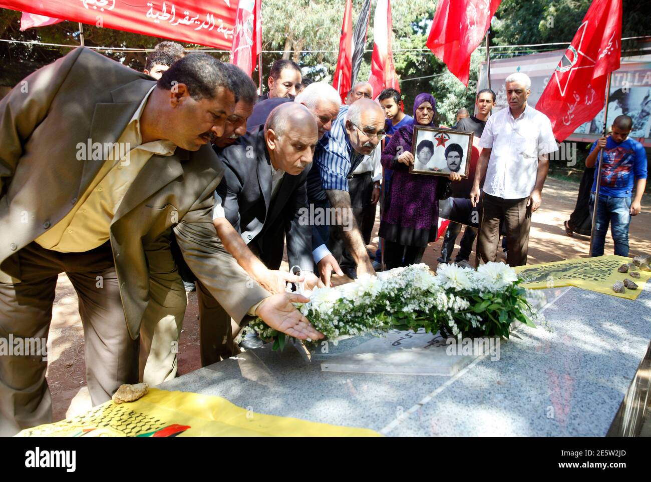 Beirut civil war 1982 hires stock photography and images Alamy