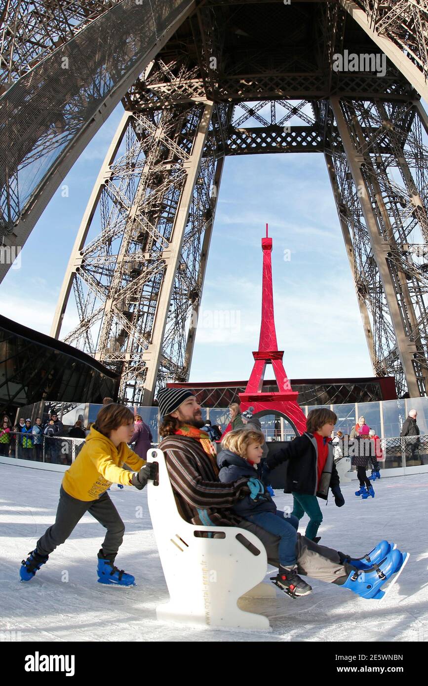 Paris ice rink eiffel hires stock photography and images Alamy