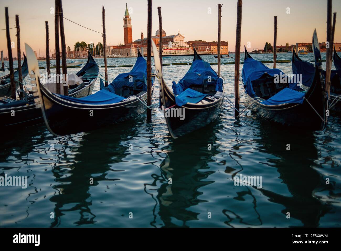 Sunset gondola ride venice hi-res stock photography and images - Alamy