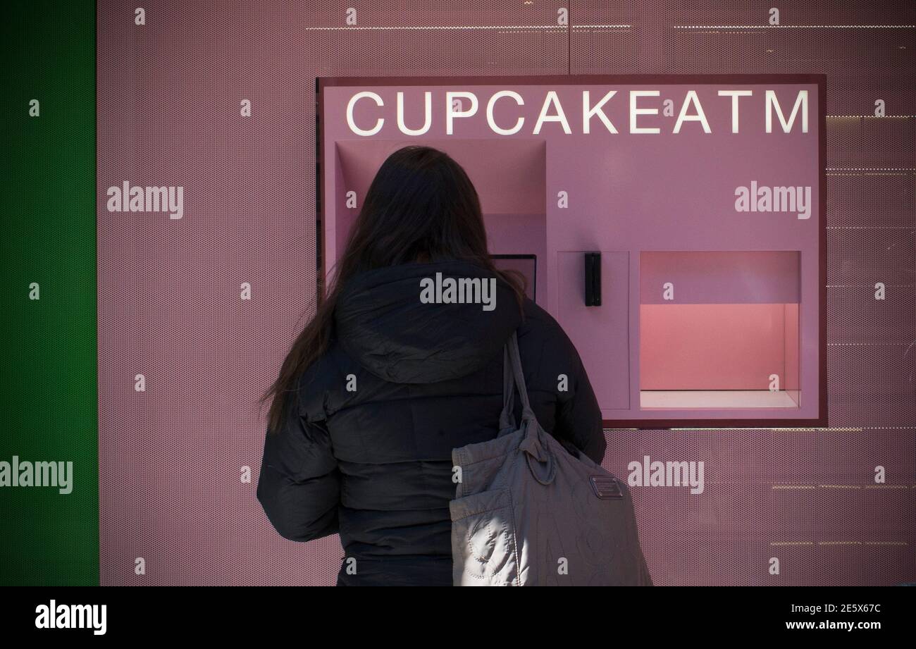 24 hour vending machine hires stock photography and images Alamy