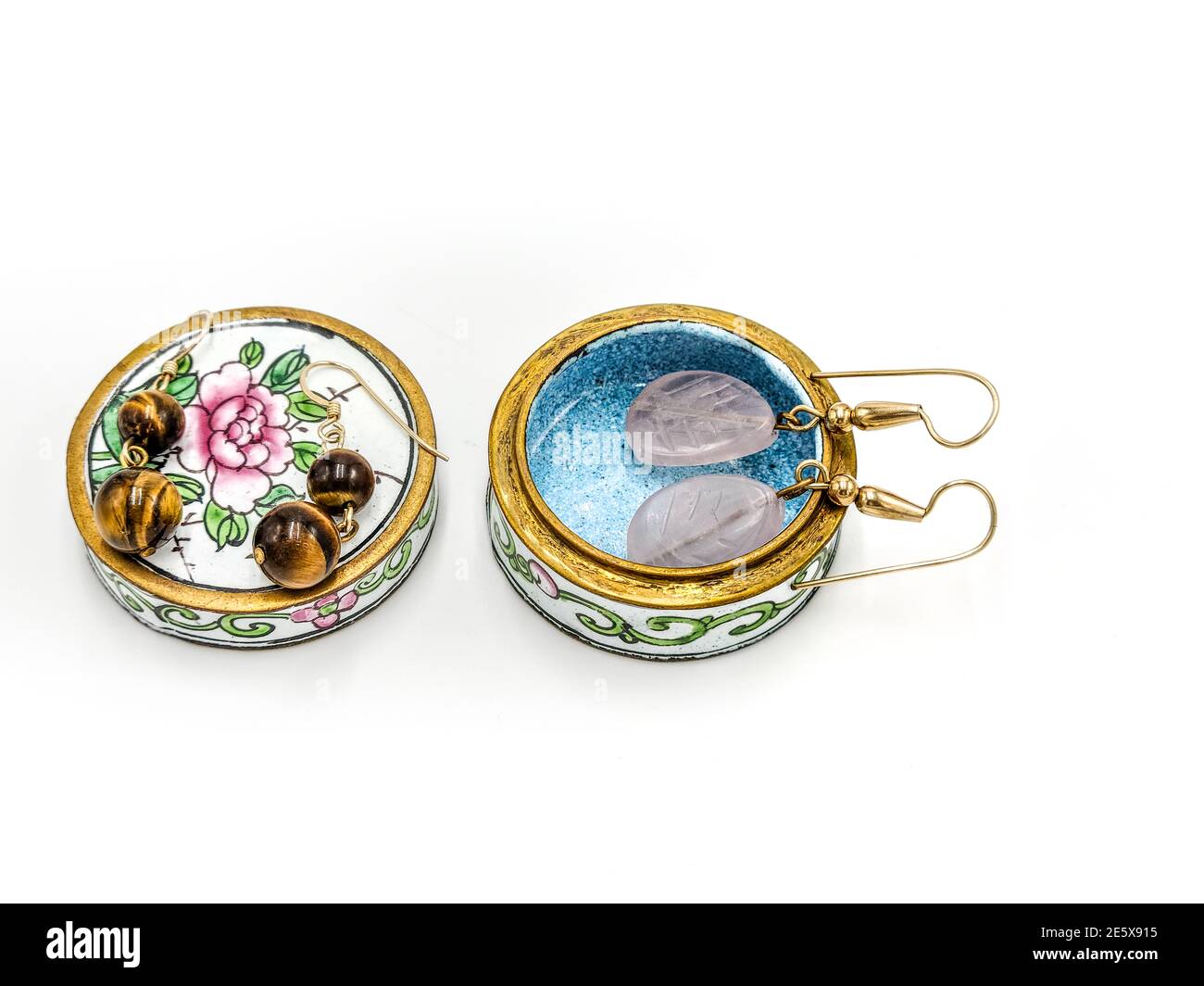 Vintage trinkets hi-res stock photography and images - Alamy