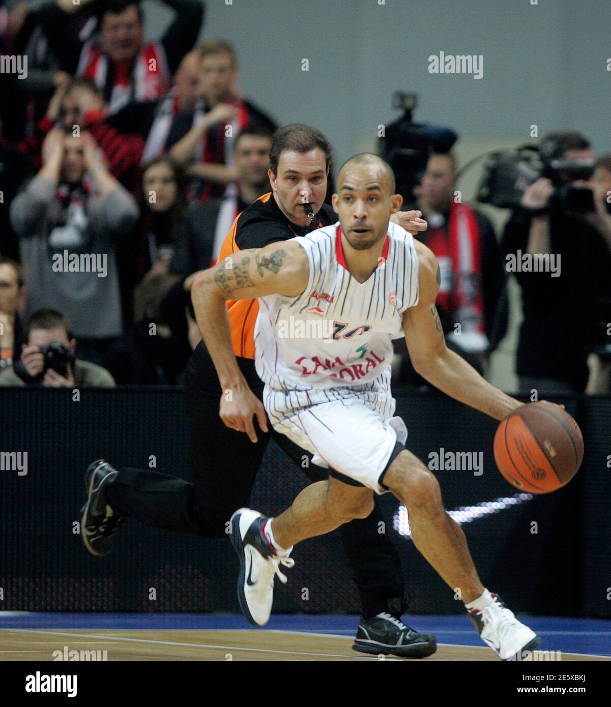 David Logan of Caja Laboral dribbles ball during their Euroleague Top 16 Group  E game with Lietuvos Rytas in Vilnius March 3, 2011. REUTERS/Ints Kalnins  (LITHUANIA - Tags: SPORT BASKETBALL Stock Photo - Alamy