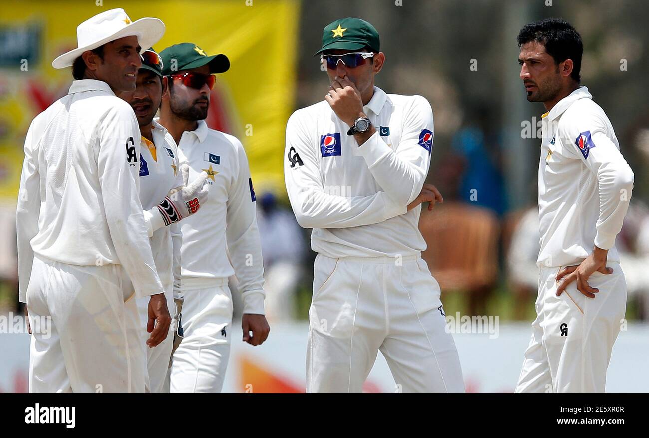 Pakistan's captain Misbah-ul-Haq (2nd R), Junaid Khan (R), Younis Khan (L), Sarfraz Ahmed (2nd L) and Ahmed Shehzad wait for the third umpire's decision for Sri Lanka's Mahela Jayawardene (not pictured) during the third day of their first test cricket match in Galle August 8, 2014. REUTERS/Dinuka Liyanawatte (SRI LANKA - Tags: SPORT CRICKET) Stock Photo