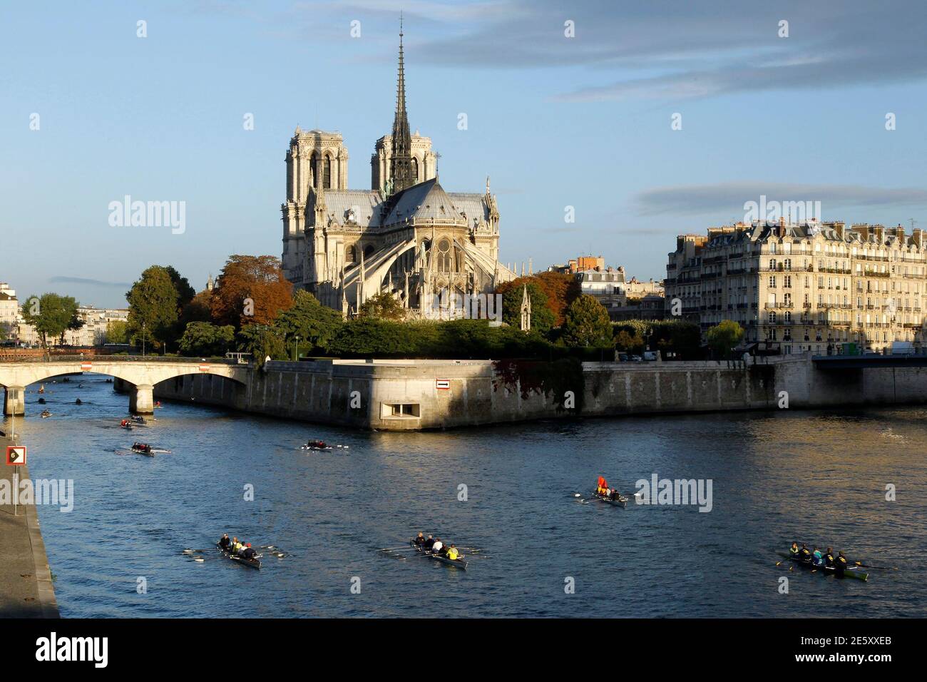 Rowing on the seine hi-res stock photography and images - Alamy