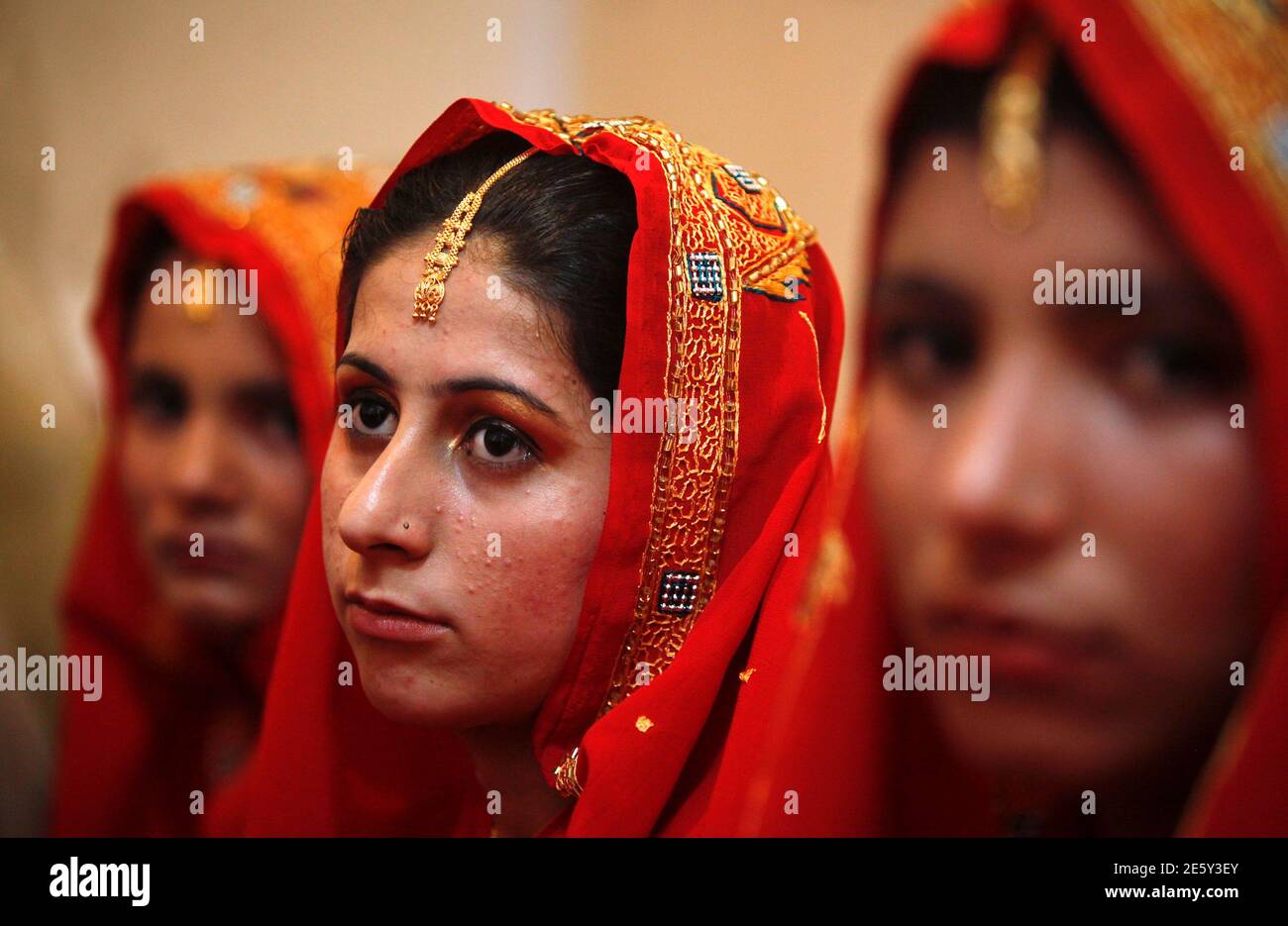 Wedding pakistan couples hi-res stock photography and images - Alamy