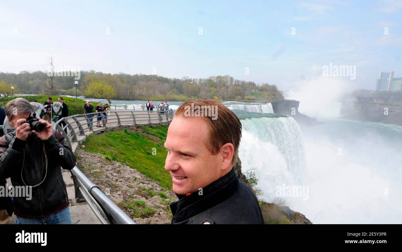 Nik Wallenda poses for a photo after a news conference discussing his  upcoming wire walk over the Canadian (Horseshoe) Falls, as he stands at the  American Falls, Niagara Falls May 2, 2012.