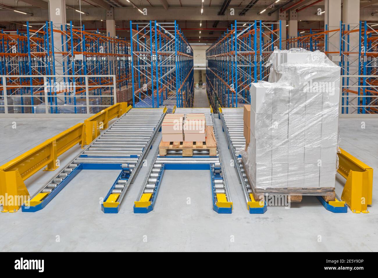 Pallet With Boxes at Floor Mountet Gravity Flow in Distribution