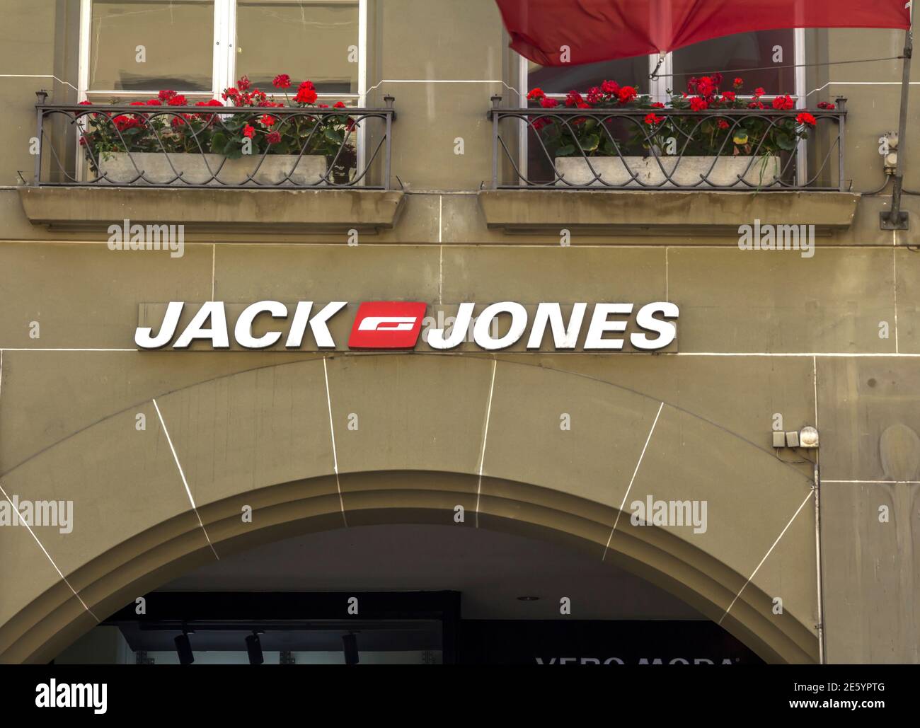 Faktisk Tal til Gør livet Jack Jones fashion store in Bern. Jack Jones is part of Bestseller, Danish  clothing company which also owns the brands Vero Moda, Mamalicious Stock  Photo - Alamy