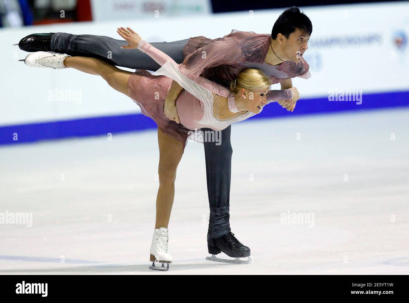 фигуристка татьяна волосожар голая. татьяна волосожар фигурное катание. татьяна волосожар и максим траньков. волосожар траньков маскарад сочи 2014. траньков максим фигурное катание.