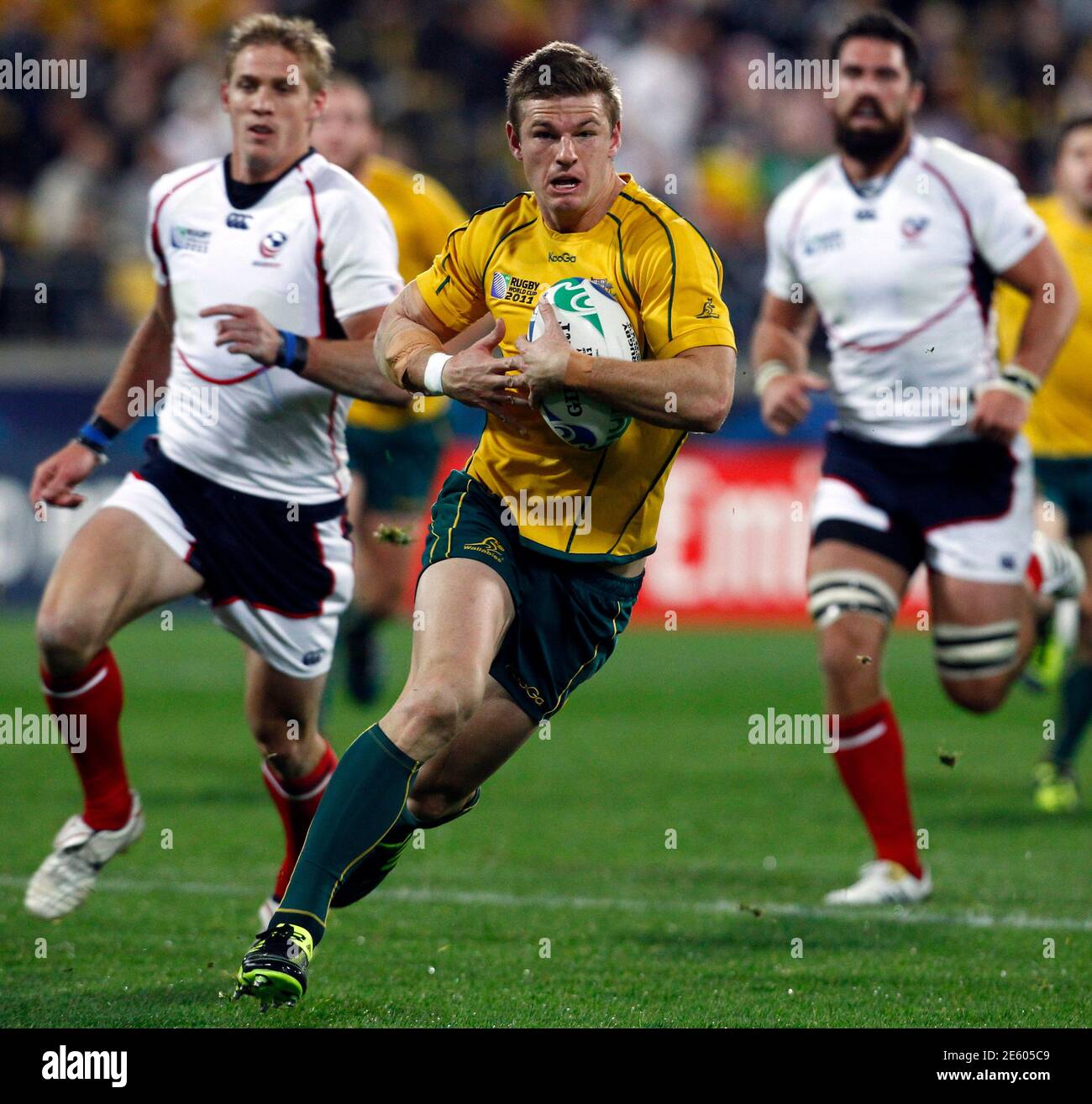Australia Wallabies' Rob Horne runs with the ball during their Rugby World Cup Pool C match against the U.S. at Wellington Regional Stadium in Wellington September 23, 2011.  REUTERS/David Gray (NEW ZEALAND  - Tags: SPORT RUGBY) Stock Photo