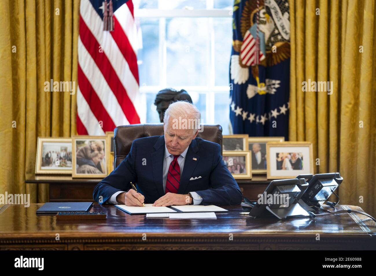 Washington, United States. 28th Jan, 2021. President Joe Biden signs executive actions strengthening Americans' access to quality, affordable health care, in the Oval Office of the White House on Thursday, January 26, 2021. Vice President Kamala Harris is at left. Pool Photo by Doug Mills/UPI Credit: UPI/Alamy Live News Stock Photo