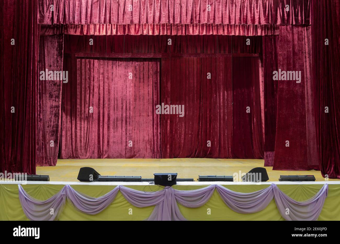 Concert front view stage hires stock photography and images Alamy