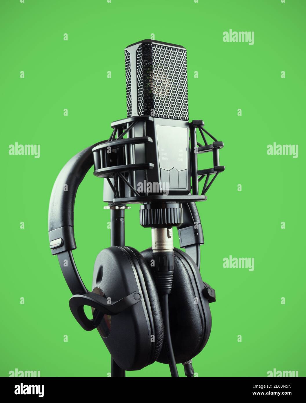 Studio microphone filter headphones hi res stock photography and images Alamy