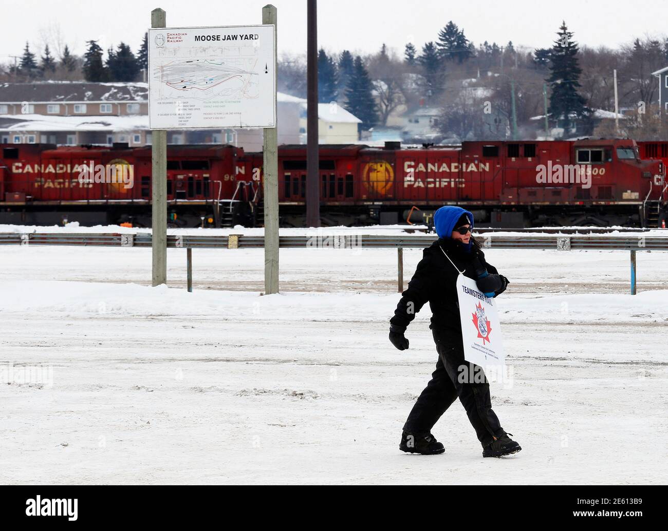 A Canadian Pacific (CP) Rail worker walks the picket line during the CP Rail rail strike in Moose Jaw, Saskatchewan, February 16, 2015. Canadian Pacific Railway  CP.TO and the Teamsters Canada union have agreed to seek mediated arbitration, ending a one-day strike at the country's No. 2 railway, Canada's labour minister said on Monday. The government had planned to introduce back-to-work legislation on Monday afternoon to force more than 3,000 locomotive engineers and conductors represented by the Teamster Canada Rail Conference union back on the job.    REUTERS/Todd Korol  (CANADA - Tags: BUS Stock Photo