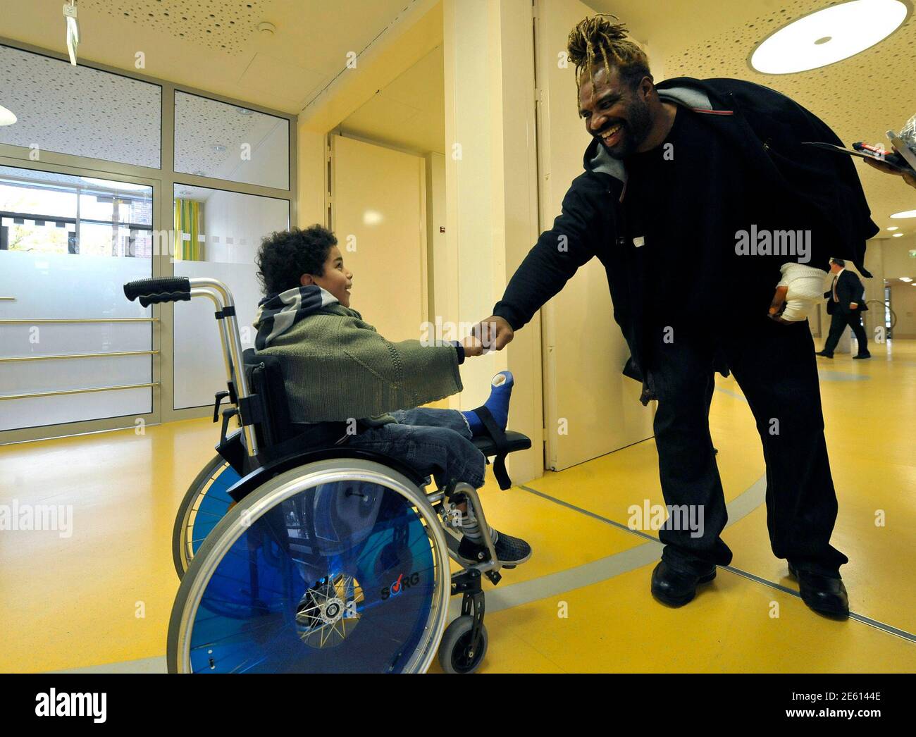 U.S. boxer Shannon Briggs greets young boy Terry during a visit to the 'Allgemeines Kinderkrankenhaus Altona ' (Childrens Hospital Altona - AKK) in the northern German city of Hamburg October 26, 2010.  REUTERS/Morris Mac Matzen (GERMANY - Tags: SPORT BOXING SOCIETY HEALTH IMAGES OF THE DAY) Stock Photo