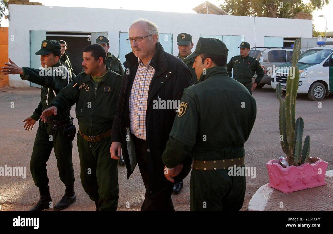 Algerian Gendarmes escort a freed Norwegian hostage Oddvar Birkedal (C) at a police station in In Amenas January 19, 2013.  The Algerian army on Saturday carried out a final assault on al Qaeda-linked gunmen holed up in a desert gas plant, killing 11 of the Islamists after they took the lives of seven more foreign hostages, a local source and the state news agency said. REUTERS/Louafi larbi  (ALGERIA - Tags: CIVIL UNREST POLITICS ENERGY TPX IMAGES OF THE DAY) Stock Photo