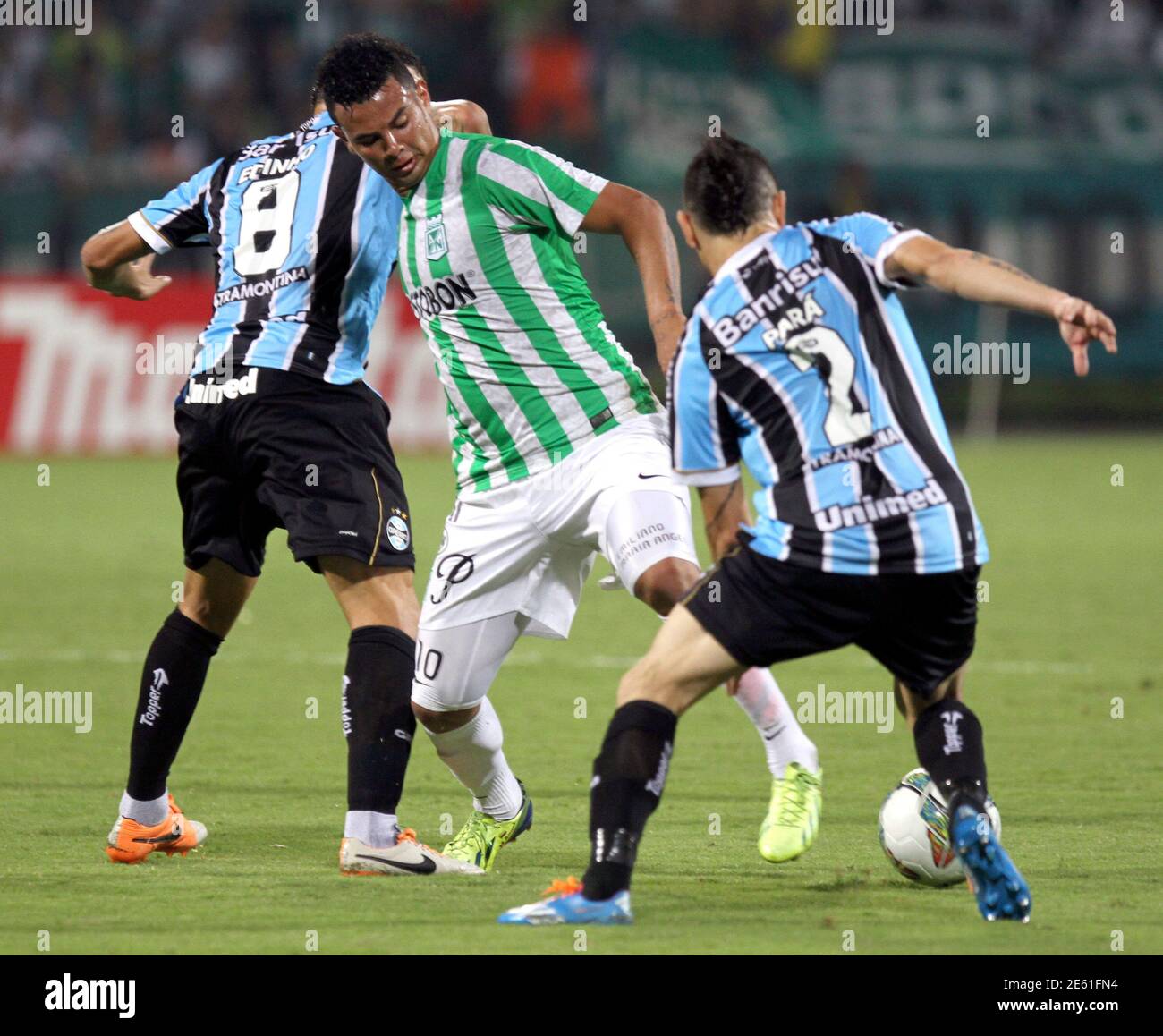 Edinho L And Para Of Brazil S Gremio Fight For The Ball Against Edwin Cardona C Of Colombia S Atletico Nacional During Their Copa Libertadores Soccer Match In Medellin April 2 2014 Reuters Fredy Builes