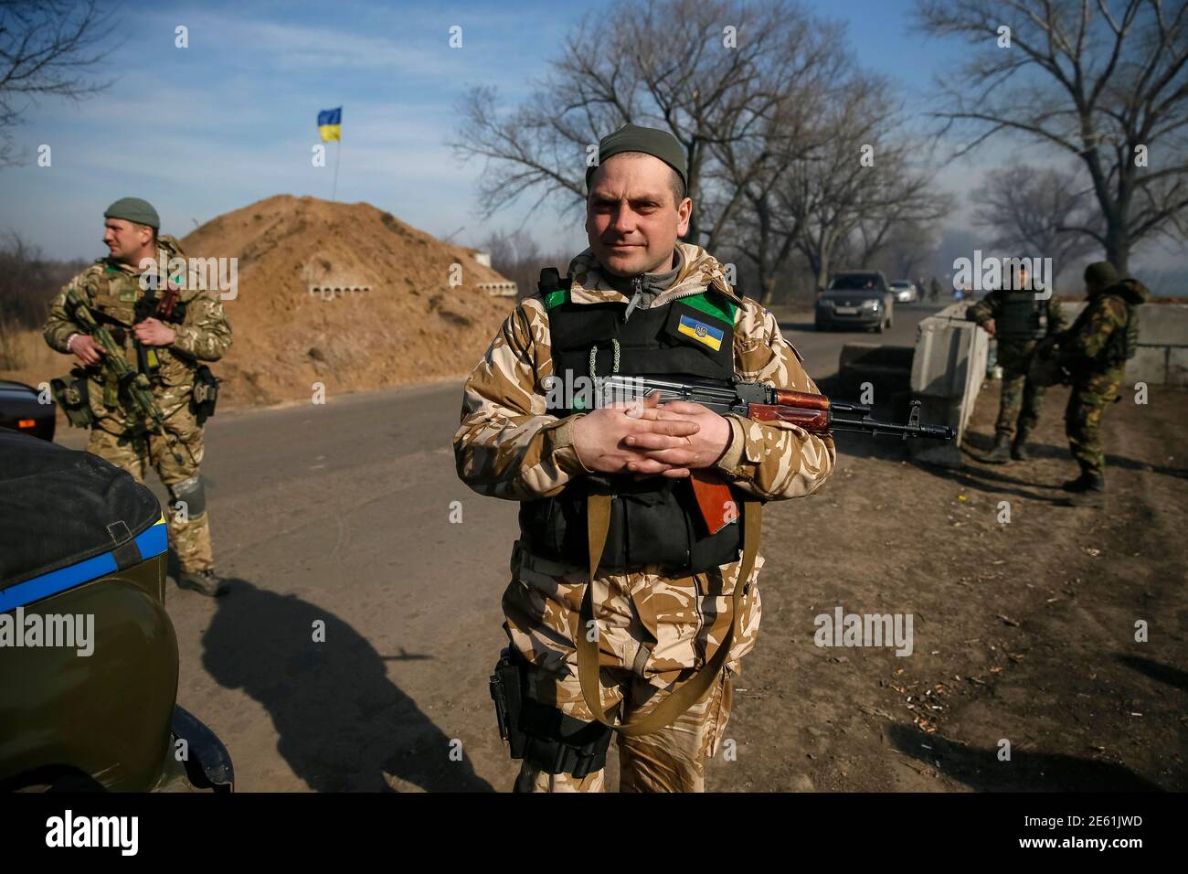 Members of the Ukrainian armed forces stand at the checkpoint ...