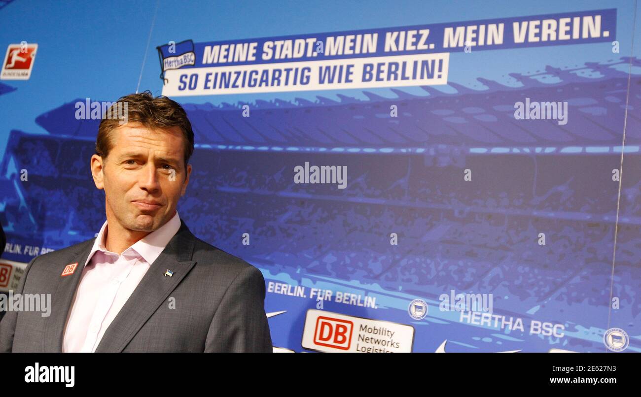 Hertha Berlin Coach High Resolution Stock Photography And Images Alamy