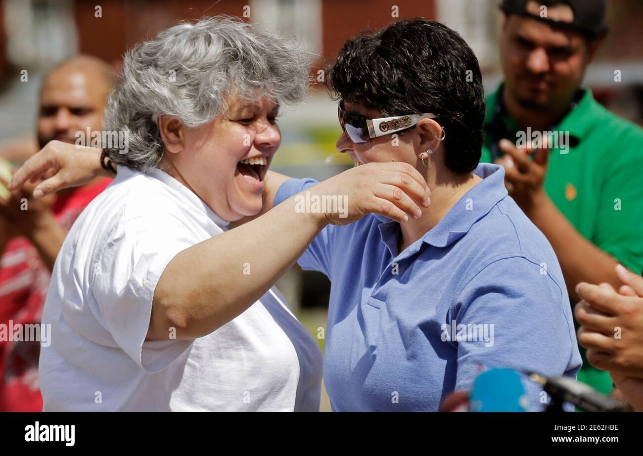Sandra Ruiz L Aunt Of Gina Dejesus Reacts As Her Niece Arrives At Her Home In Cleveland Ohio May 8 13 Dejesus Michelle Knight Amanda Berry And Berry S 6 Year Old Daughter Escaped A Sandra Ruiz L Aunt Of Gina Dejesus Reacts As Her Niece Arrives At Her Home In Cleveland Ohio May 8 13 Dejesus Michelle Knight Amanda Berry And Berry S 6 Year Old Daughter Escaped A