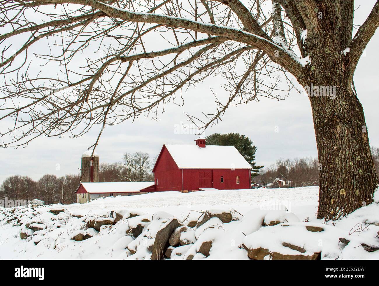Red Barn New England High Resolution Stock Photography and Images - Alamy