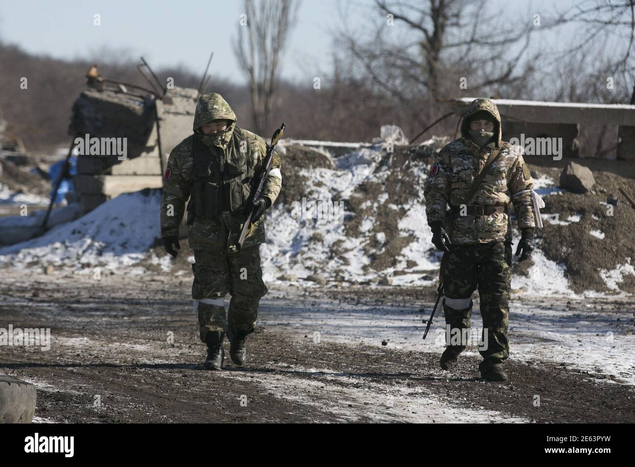Fighters with the separatist self-proclaimed Donetsk People's Republic Army walk at a checkpoint along a road from the town of Vuhlehirsk to Debaltseve in Ukraine, in this picture taken February 18, 2015. To match Special Report UKRAINE-CRISIS/SOLDIERS   REUTERS/Baz Ratner Stock Photo