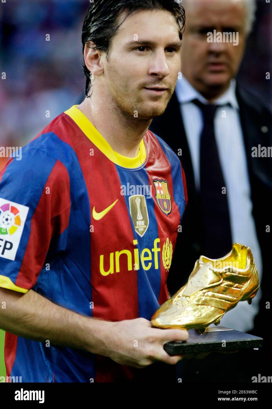 Barcelona's Lionel Messi holds his Don Balon's Bota de Oro (Golden Boot)  trophy before their Spanish first division soccer match against Real  Mallorca at Nou Camp stadium in Barcelona, October 3, 2010.