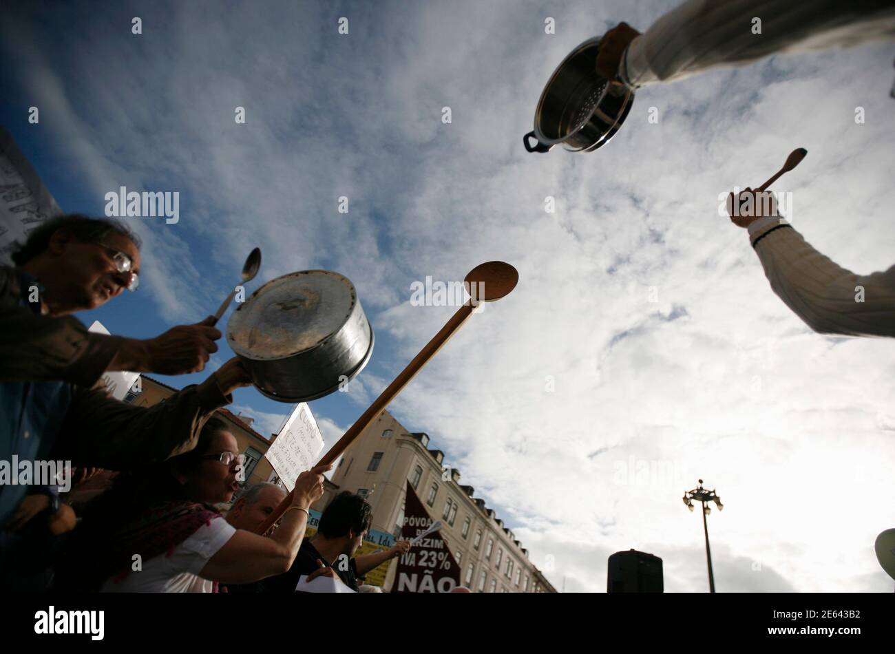 Restaurant workers banging on saucepans with spoons shout slogans in front of parliament in Lisbon October 16, 2012. According to the protesters, they are demanding for the reduction of value added tax (VAT) from 23 to 6 percent in the catering sector. REUTERS/Rafael Marchante (PORTUGAL - Tags: BUSINESS POLITICS CIVIL UNREST) Stock Photo