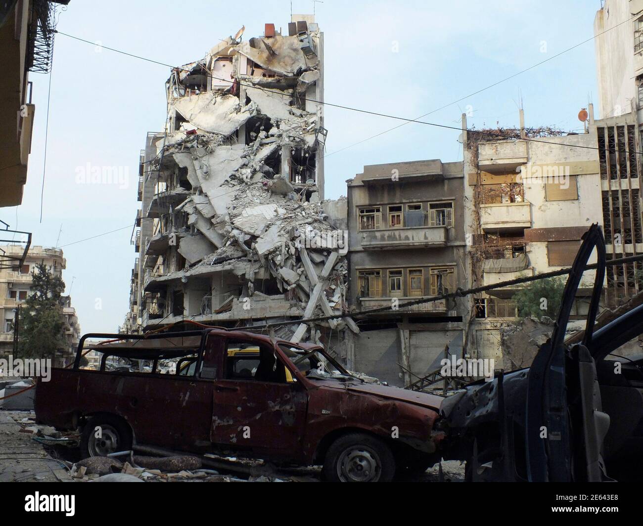 Damaged cars and buildings are seen in Juret al-Shayah in Homs November 1, 2012. Picture taken November 1, 2012.  REUTERS/Yazan Homsy (SYRIA - Tags: CONFLICT POLITICS) Stock Photo