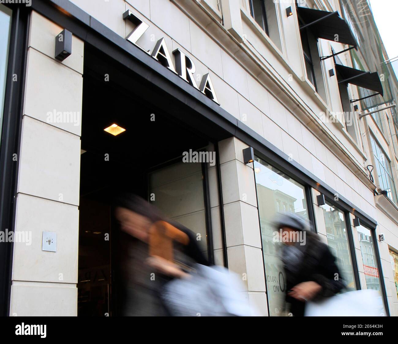 People walk past a fashion retailer Zara shop in central Brussels January  11, 2013. Retailers may succeed in protecting their profit margins from  pressure from a wave of European post-Christmas sales, meaning