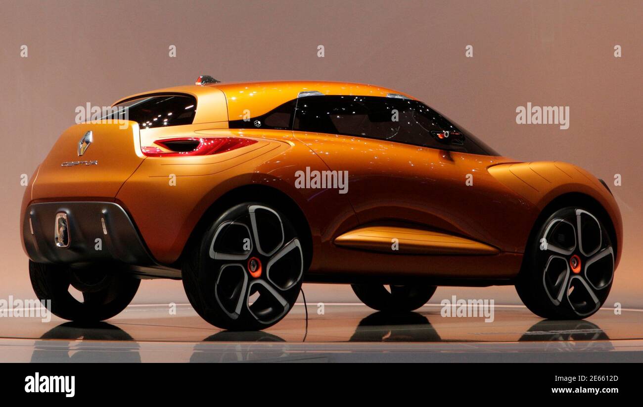 A new Renault Captur concept car is displayed during the first media day of  the 81st Geneva Car Show at the Palexpo in Geneva March 1, 2011.  REUTERS/Denis Balibouse (SWITZERLAND - Tags: